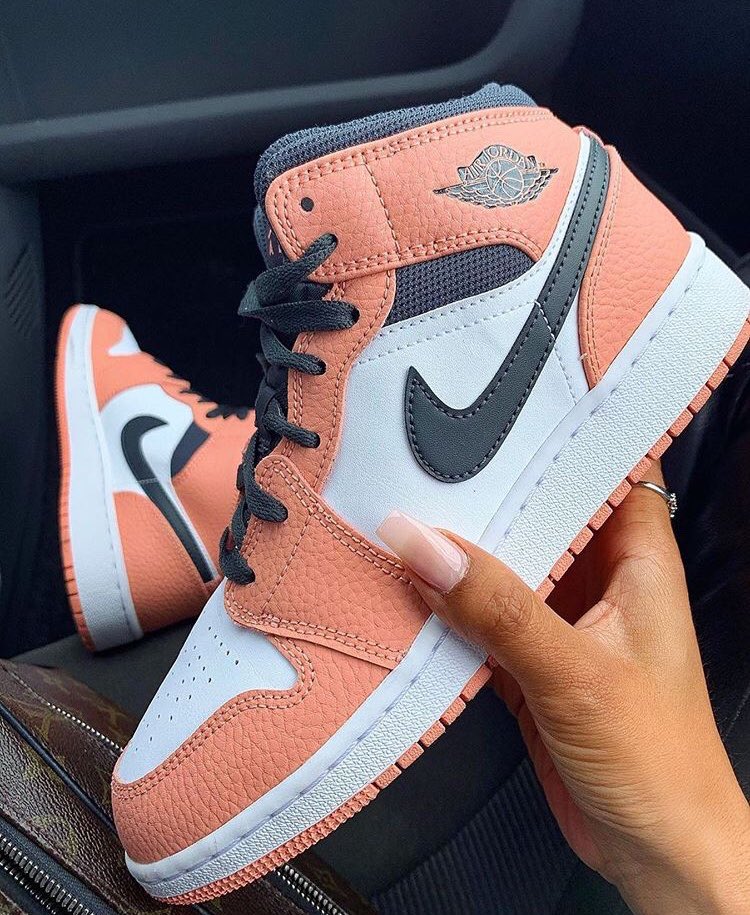 INTERIORPORN1's tweet photo. 👟 AIR JORDAN 1 GIVEAWAY 👟

We are organising a giveaway for you to win Air Jordan 1’s!

To enter you have to:

👟 Retweet this tweet
👟 Follow https://t.co/xxWW8mcwIb
👟 DM your shoe size on Instagram

WINNERS WILL BE ANNOUNCED ON SUNDAY. GOODLUCK 🖤 https://t.co/gyclmikSYQ