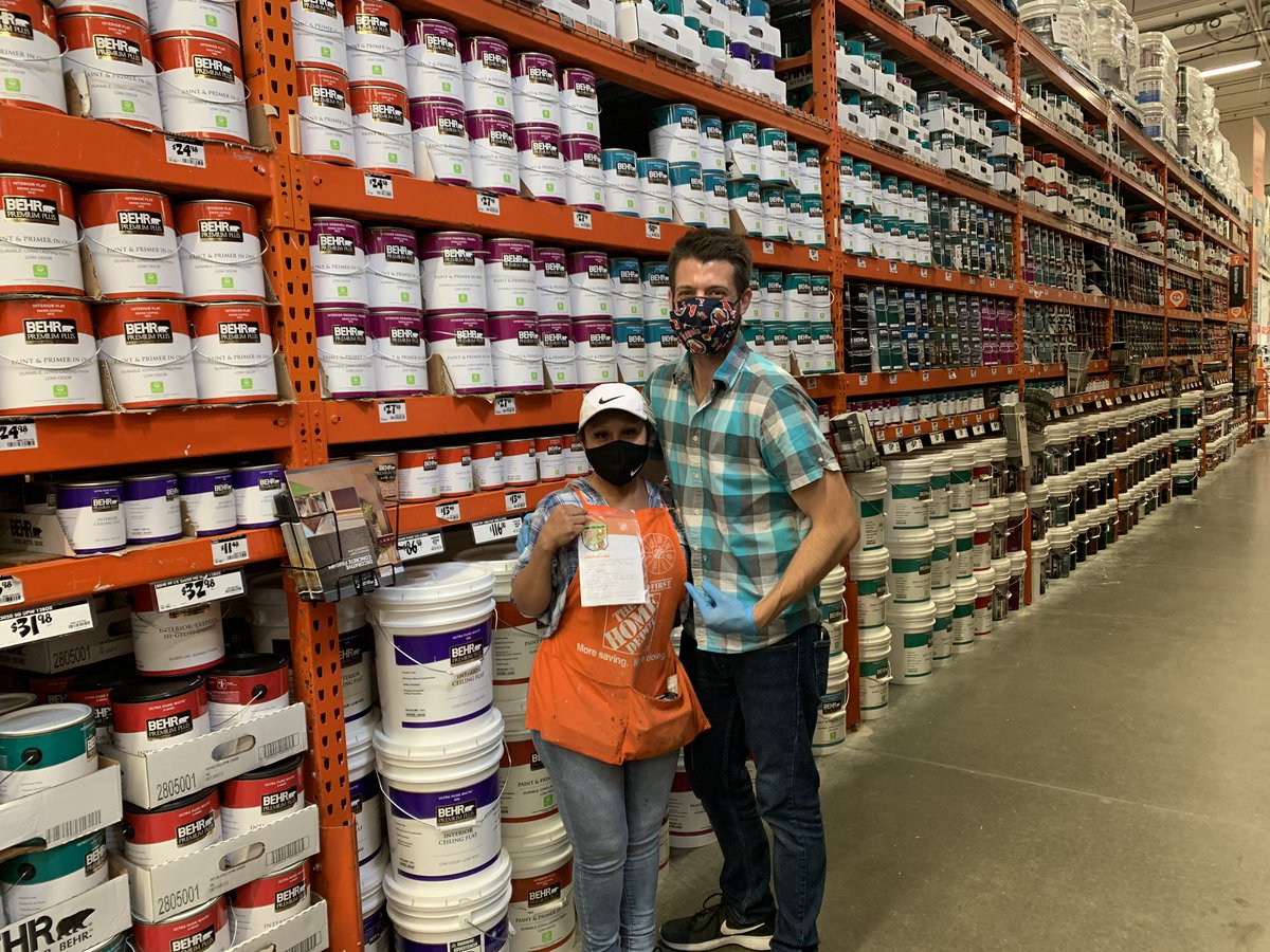AnaheimHOMEDEPO's tweet photo. D/24’s Esperanza receives a Homer Badge for always going above and beyond with our customers and in the aisles!@JabarrBean @LKRTHD @karenabrahamHRD @mike_astorino https://t.co/QIgzCg87F4