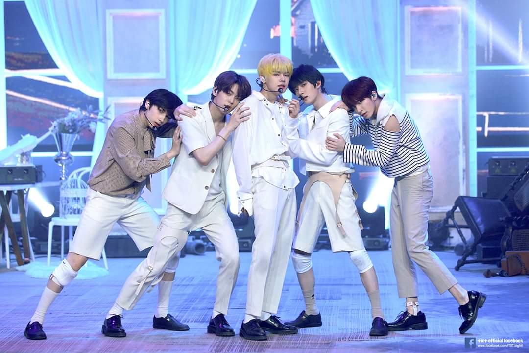 TXTColombia's tweet photo. FOTOS | #TXT
TOMORROW X TOGETHER 'Comeback Show' Photo Sketch
#TOMORROW_X_TOGETHER
@TXT_members @TXT_bighit #CantYouSeeMeMV https://t.co/Uo4rQIRTSp