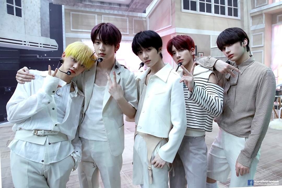 TXTColombia's tweet photo. FOTOS | #TXT
TOMORROW X TOGETHER 'Comeback Show' Photo Sketch
#TOMORROW_X_TOGETHER
@TXT_members @TXT_bighit #CantYouSeeMeMV https://t.co/Uo4rQIRTSp