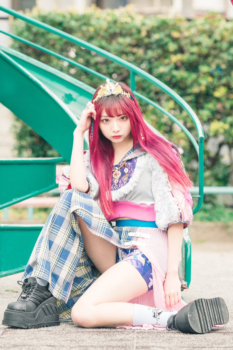 panchumania's tweet photo. ボクサーパンツをチラ見せする写真 https://t.co/FdmBU6QoQy