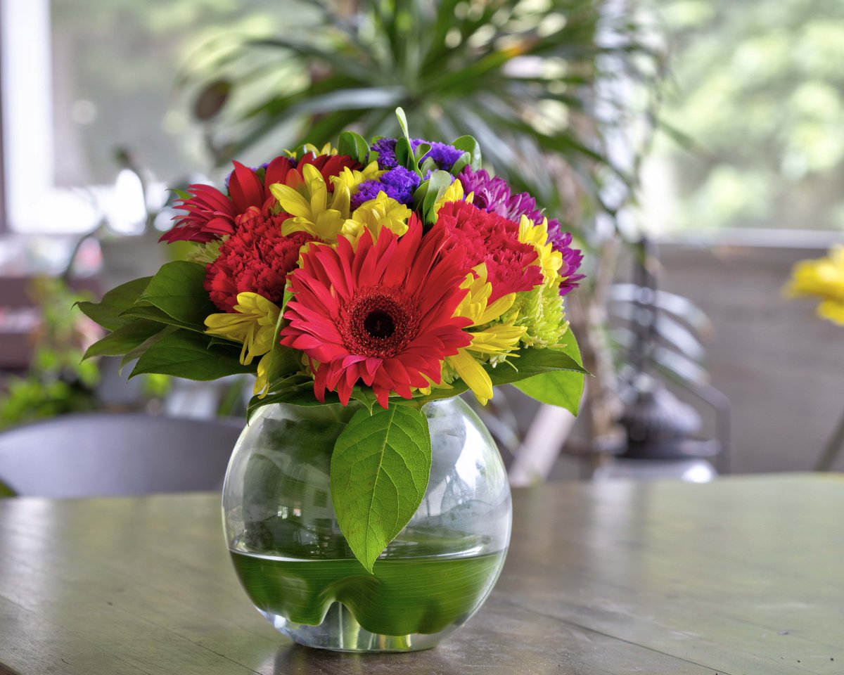 Mondays are better with flowers! #mondaymotivation #BringHomeFlowers