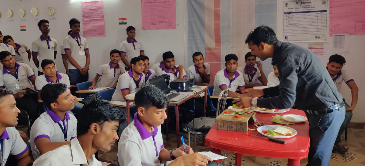 BABLEINDIA's tweet photo. Our state head Mr Alok Mehta delivered F&amp;B session to the candidates of DDUGKY, in Ara Centre. His presence has grown a feeling of excitement and encouragement among the candidates.
#Throwback
@khanusaman 
@nstomar 
@jeevikaskilla 
@brlps_jeevika 
@Sanjaykabir4 
@maheshkumairm https://t.co/dWLB9WSudm