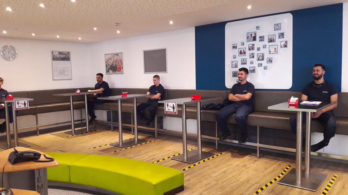 CKunz78's tweet photo. Geschafft🤩! Nach 9 Wochen #distancelearning fahren unsere Trainingscenter sukzessive hoch. ✌️Es kommt wieder „Leben“ in unsere #edu4energy Ausbildung! @Siemens_Energy @SiemensGamesa #KeepTheLightsOn Great job have been done! #week10 ... es geht wieder los! https://t.co/kktgDIHMNP