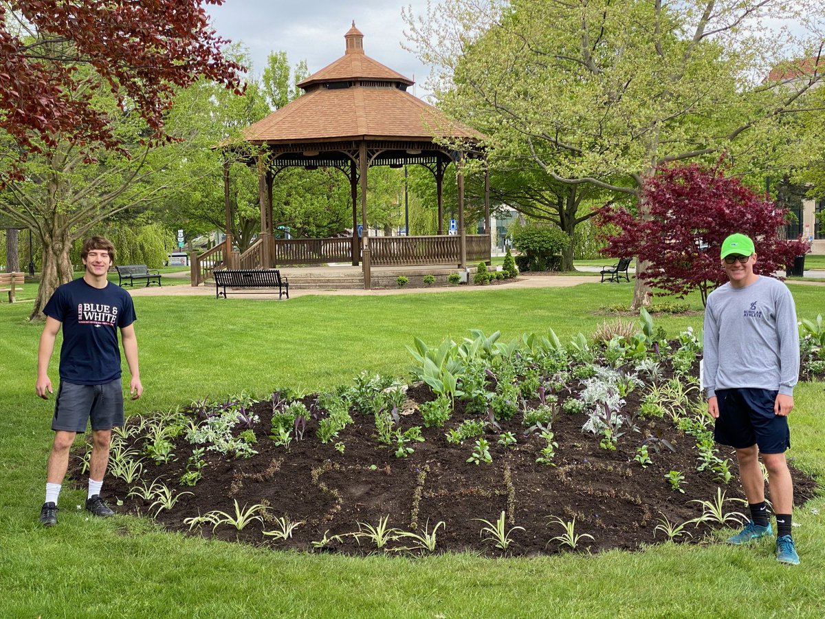 SHS_Counselor's tweet photo. 🎓Visit the SHS Class of 2020 Legacy Mound in downtown Sandusky! 🎓 Well done! @Sandusky_2020 @luvmzu @TylerPFranklin @zach_corso @VinnyDAmico7 @BierNolan @RoadCleveland https://t.co/N76dY5dMCC