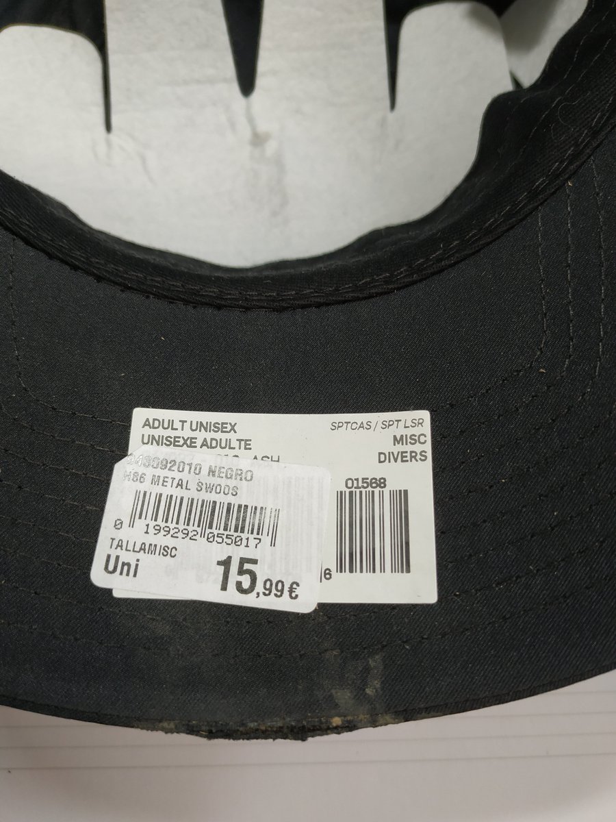 faranda_90's tweet photo. @Sprinter_es Hago un pedido de esta gorra, tarda 2 semanas en llegar y este es el estado en el que llega: sucia, agujero y con rasguños.

Se ha lucido el tio que la ha empaquetado para enviarla viendo el estado de esta.

Se espera más calidad por el precio que tiene.

¿Solución? https://t.co/7hCvXpebc7