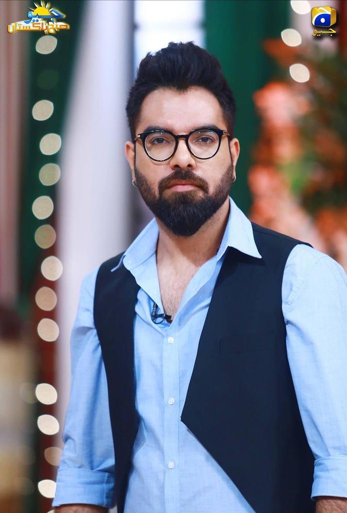 یہ لنڈے کا سلیبریٹی آجکل ارتغل پر تنقید کر رہا ہے!!
لنڈا بازار لے جاؤ تو دو سو کا بکے گا۔۔
پاکستانی اداکار مشہور ہونے کیلئے بیغیرتی کیوں کرتے ہیں؟
