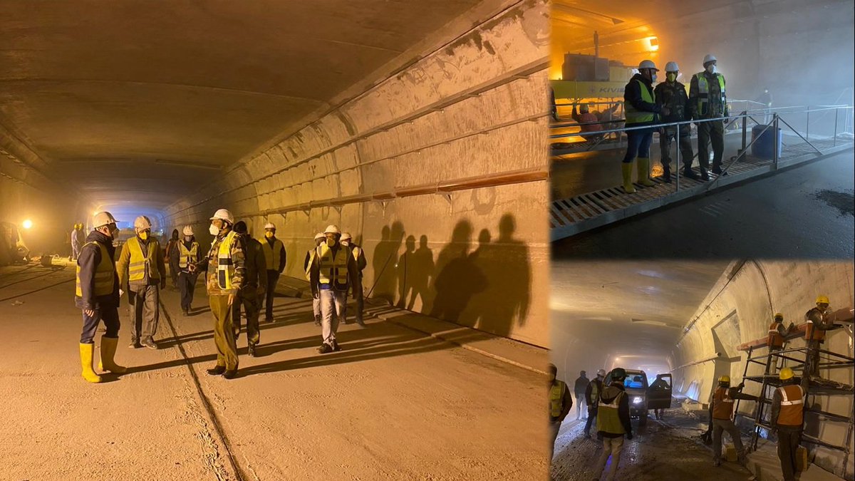 PIBMumbai's tweet photo. Govt has accepted and implemented three important recommendations of  the Shekatkar Committee, relating to #Border Infrastructure

These were related to speeding up road construction, leading to #SocioEconomic development in the border areas

➡️https://t.co/DjRSlJPF04 https://t.co/Asyr2OeHUu