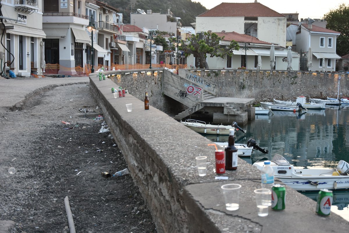 Lampatzampa's tweet photo. Εγω λεω αντι για γαντια και μασκες, να γινει υποχρεωτικη η μαυρη σακουλα σκουπιδιων μηπως και καποια στιγμη γινουμε ανθρωποι https://t.co/wwx8thBk95