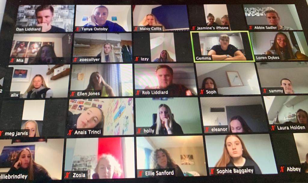💻 Recently a group of first team players and <a href="/toxtoby/">Tanya Oxtoby</a> took time to join @BCWFC_SGS for their virtual end of season awards. 🏆

They also hosted a Q&amp;A for the up and coming #BristolCityWomen talent pool!💪
