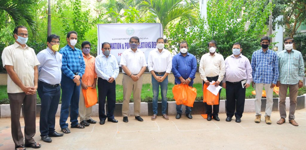 arvindkumar_ias's tweet photo. Thank you @NovartisIndia for your commitment to our collective fight against the spread of Coronavirus by providing us 500 Corona safety kits and PPE materials through @Americares_IN
Being distributed to front line media colleagues 
#IndiaFightsCorona
#NGthinks https://t.co/sO8CC3swXV