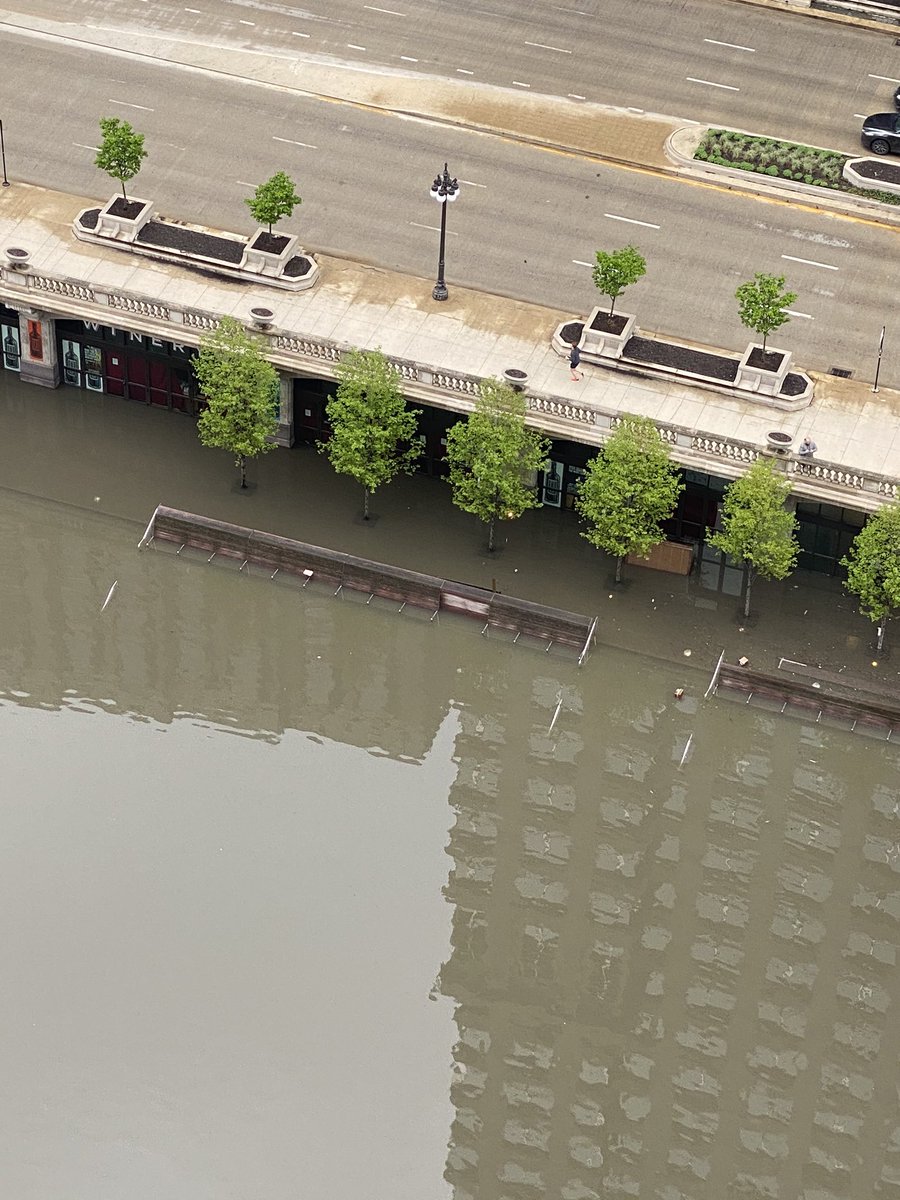 MASContext's tweet photo. Chicago River still high https://t.co/SqYyPuX6bz