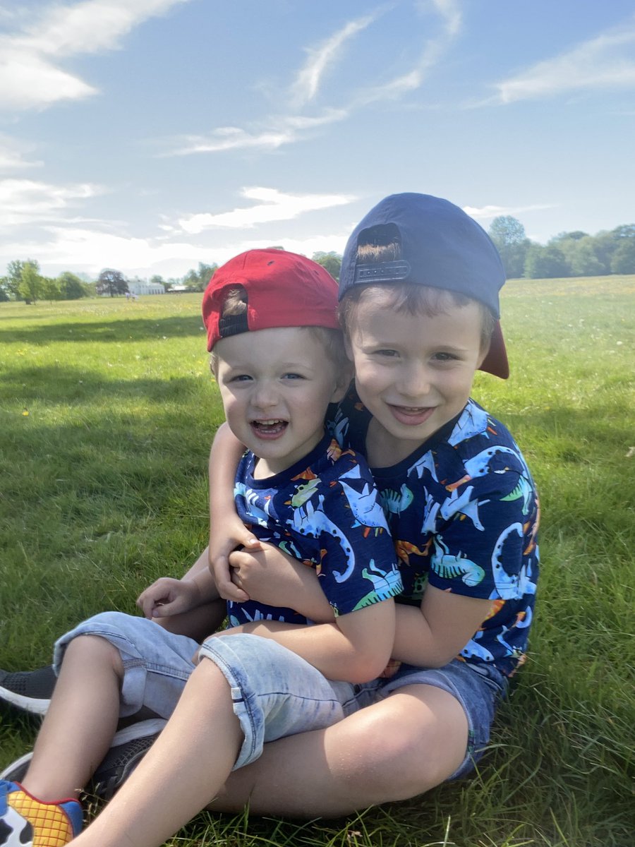 briggs_stef's tweet photo. We went for our PE on a long walk around Hylands House grounds today! Beautiful sunshine and plenty of space ☺️ Harry had to follow the signs to find the Serpentine Lake! @WhiteCourtScho1 @MissHughes_FSH https://t.co/Uw0eLU7R3b