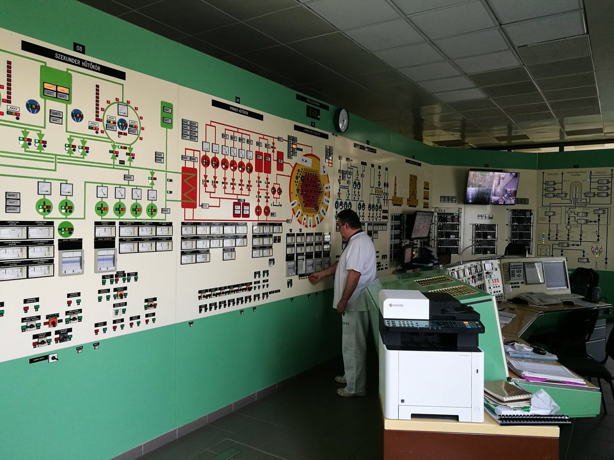 BNCHungary's tweet photo. Budapest Research Reactor in operation 👌 #neutronscience https://t.co/NJ6Co3jDMR