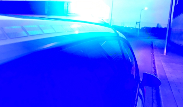 Inwoners Kattenbroek zien arrestatieteam instap doen [AMERSFOORT] In de wijk Kattenbroek keken buurtbewoners maandagochtend raar op toen er in hun wijk enorm veel politie stond.