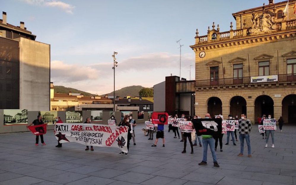Patxi Ruiz euskal presoaren alde elkarretaratuko dira berriz ere: bidasoa.hitza.eus/2020/05/18/pat… #Irun 📸: @erlaitz_irun