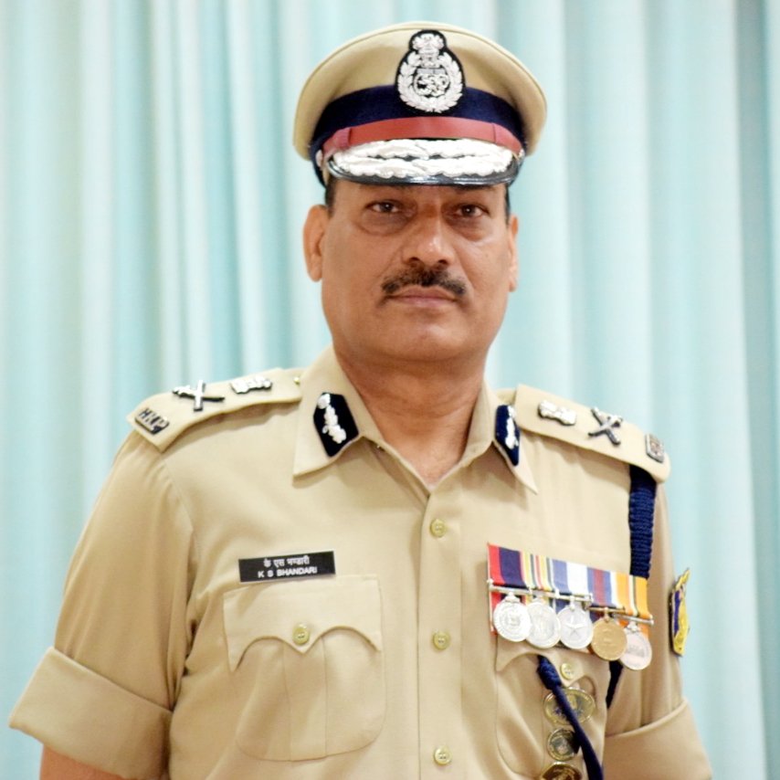 crpfacademyggm1's tweet photo. Sh. K. S. Bhandari, ADG, CRPF (DAGOs -17th batch) has taken over the charge of Director / ADG, CRPF Academy.
@crpfindia https://t.co/j1hpxeKnPj