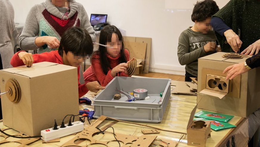 FutureLearningU's tweet image. Today is #InternationalMuseumDay . We would like to thank @CosmoCaixa_CAT for its confidence in us. It was wonderful to design the #codingrobots experience where families had to work as a team to become robots + decipher the code to get the 🎁🖖And what about #ANightCodeBand ?👇
