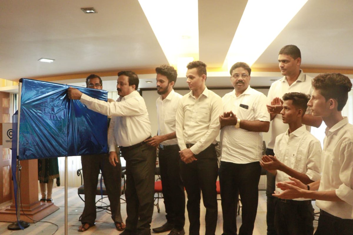 ParabVipul's tweet photo. Launching Of chakarmani App
#chakarmani #chakarmaniapp #chakarmanee #teamchakarmani #teamchakarmanee #vipulparab #vipulvijayparab

credit team chakarmani
#irfanchaus #prathmeshdhanawade #mangeshkhairnar #Surajkalambate #siddheshshewade https://t.co/o5sNvHlEOm