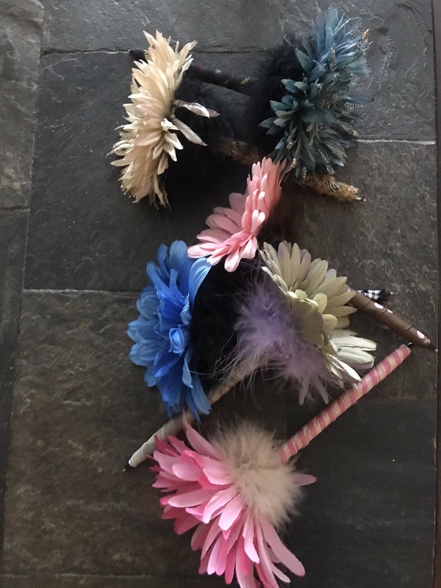sharynphale's tweet photo. Finally making pens!#gettingcrafty#sparklerstaff #scavengerhunt https://t.co/yNCwokvPmy
