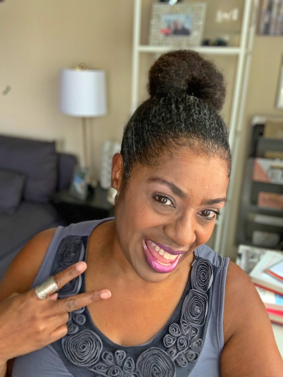 CierBlack's tweet photo. #Confab2020 My Monday is better than yours! 😉 Attending #ConfabEvents ✌🏽 #ILoveThisGame #contentstrategist https://t.co/WRAvWU8GHN
