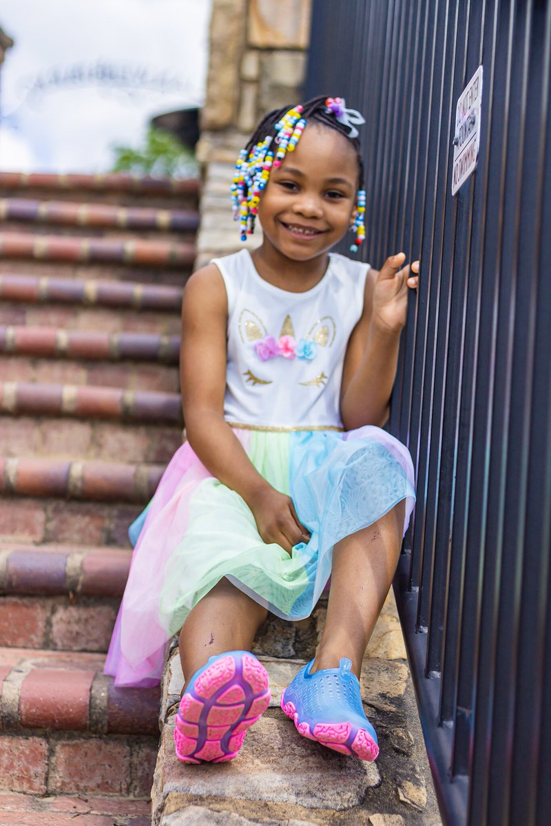 BookersBunch's tweet photo. In the midst of #SLLES virtual awards day ceremonies. I want to give a biggggggg biggggg happy birthday to my own Mighty Eagle. My daughter is 5 and ready for kindergarten. Kicking off her birthday with Pre-k moving on ceremony. Happy Birthday Aubrey D. Mommy Loves you!🥰😍😘 https://t.co/HjZrhsoxjp