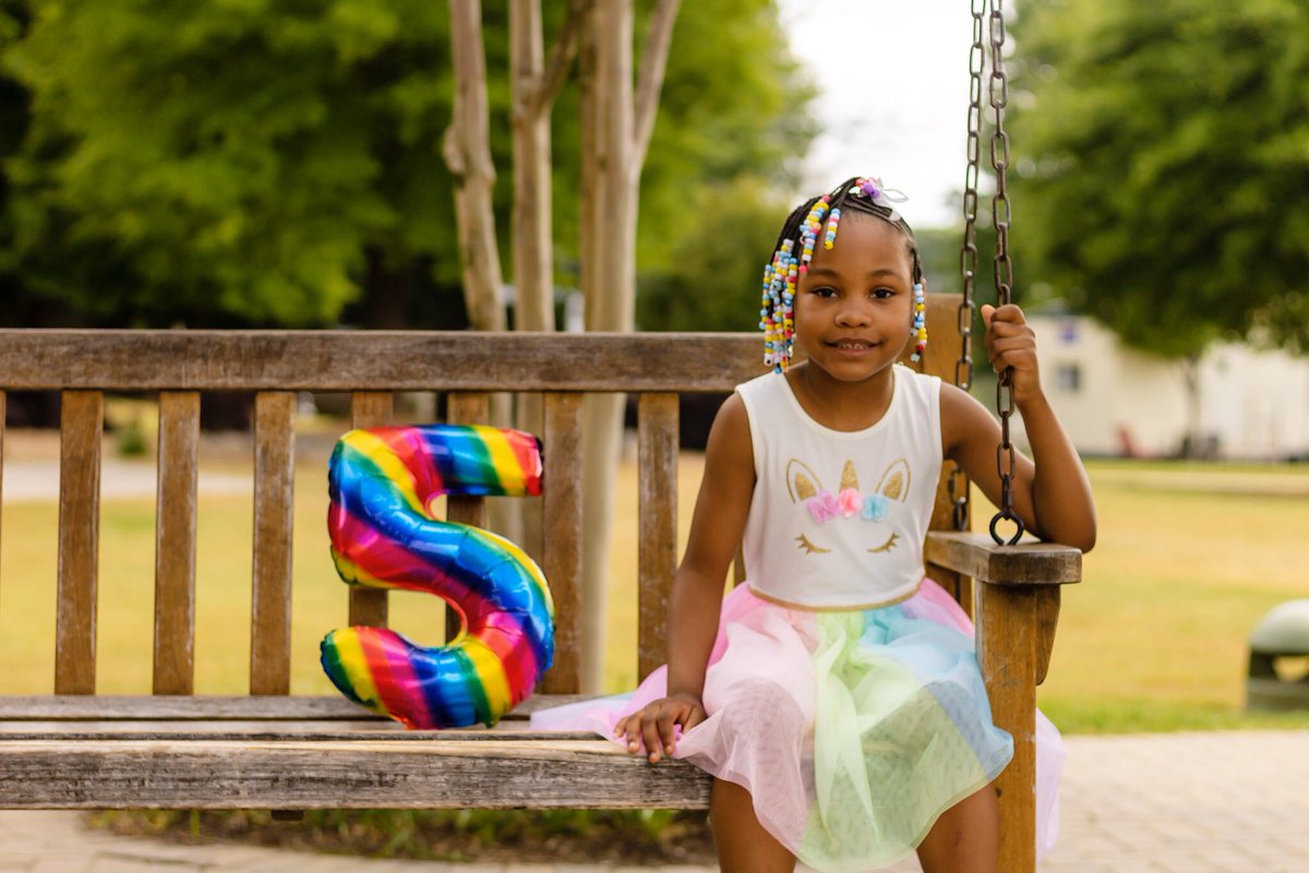 BookersBunch's tweet photo. In the midst of #SLLES virtual awards day ceremonies. I want to give a biggggggg biggggg happy birthday to my own Mighty Eagle. My daughter is 5 and ready for kindergarten. Kicking off her birthday with Pre-k moving on ceremony. Happy Birthday Aubrey D. Mommy Loves you!🥰😍😘 https://t.co/HjZrhsoxjp