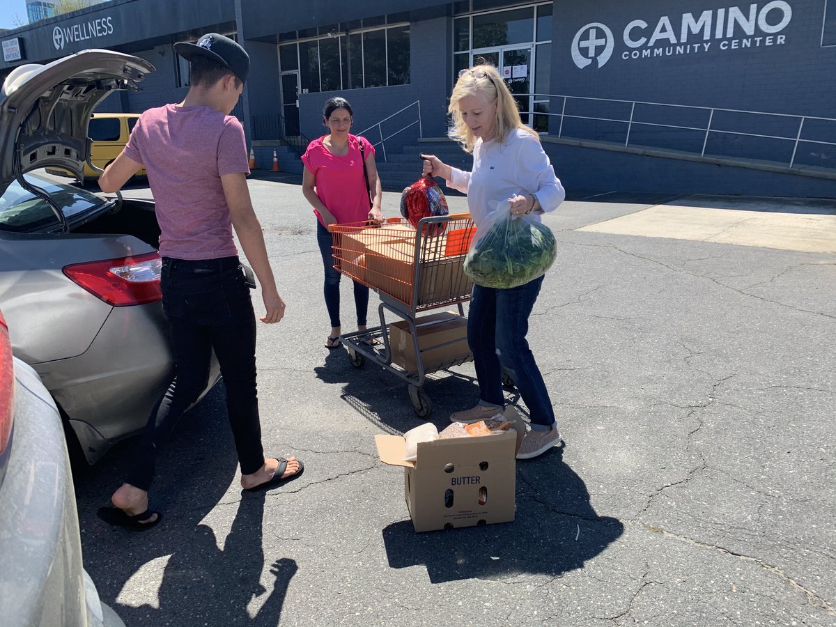 Volunteers and staff at @CaminoCommunity have been working hard to stock the food pantry and distribute food to those in need during the #COVID19 crisis! Find more volunteer opportunities here: bit.ly/CRC_Volunteer