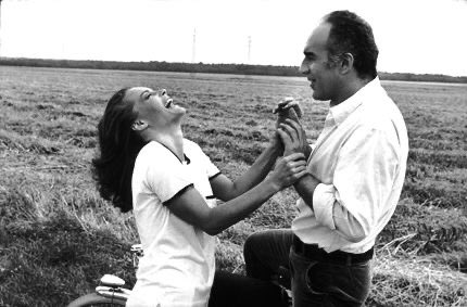 Parmi les plus belles choses de la vie, il y avait les films avec Michel Piccoli - ceux qui nous renvoient au temps de plus en plus précieux et disparu de nos grands-parents chéris, ces faux veinards des Trente Glorieuses heureuses 🎬 #MichelPiccoli