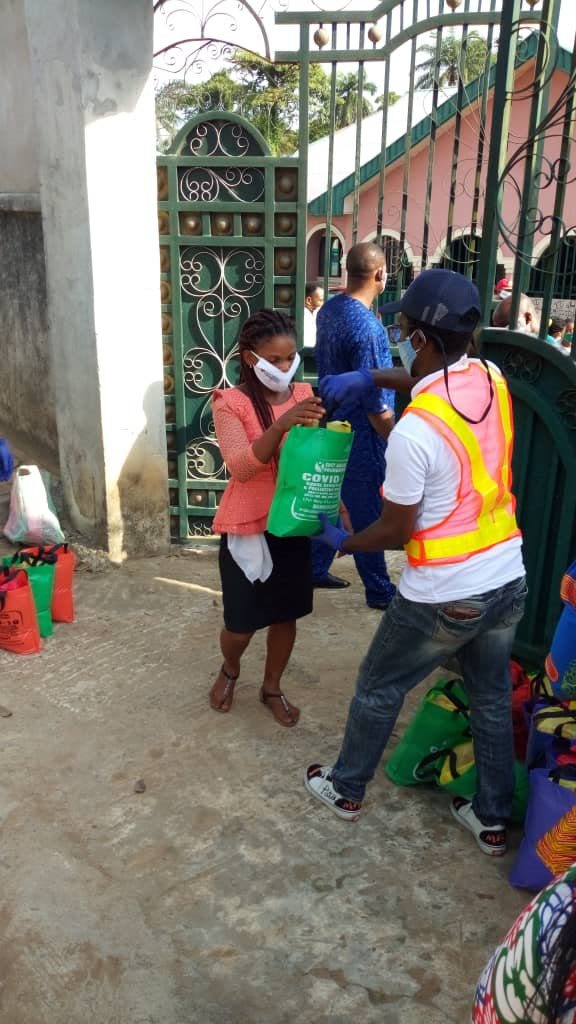 EDAFNG's tweet image. Edet Amana Foundation, kicked-off its Covid-19 Rural Sensitization and Palliative program yesterday in Oron Local Government Area. We intend to cover the five L.G.As in Oro. 
#EDAF #TransformingLives #HelpingTheLessPrivileged #COVID19Palliatives