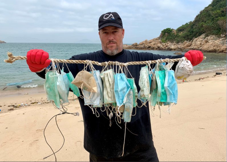 La_Pollice's tweet image. Coucou les porcs, il faut 450 ans à un masque chirurgical pour se décomposer dans la nature #SachezLe