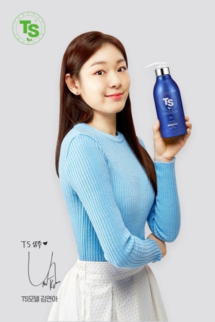 Yunalal's tweet photo. 연느 X TS쿨샴푸

#김연아 #yunakim #金姸兒 #キムヨナ #TS샴푸 #TS트릴리온 https://t.co/SX6wCjNECw