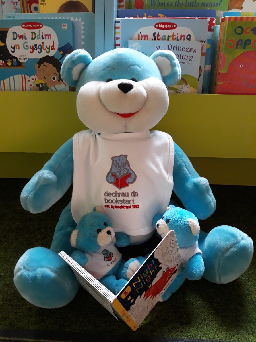 Cofiwch bydd Amser Rhigwm yn FYW bore fory am 11yb. Gadewch i ni wybod os oes unrhyw blant bach yn dathlu eu penblwydd wythnos yma a beth yw eu hoff gan #llyfrauynuno  facebook.com/Dechrau-Da-Sir…