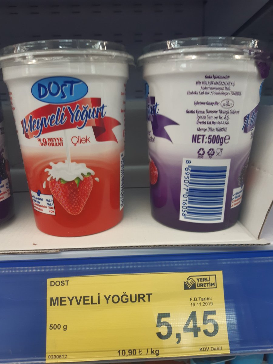 PASTELSARISI's tweet photo. Bu yoğurdun fiyatını daha ne kadar uçuracaksınız şuan sok oldum 45 krş daha artmış.hatta 3 yıl önce 2,45 'di hep yerdim şuan kıyamadım parama çünkü 1tl daha verip içimini alırım.Bu yaştan sonra careoufea alistiricaksiniz illa.En son anneannem parti değiştirirken böyle sasirmistim https://t.co/gR3yodlkCp