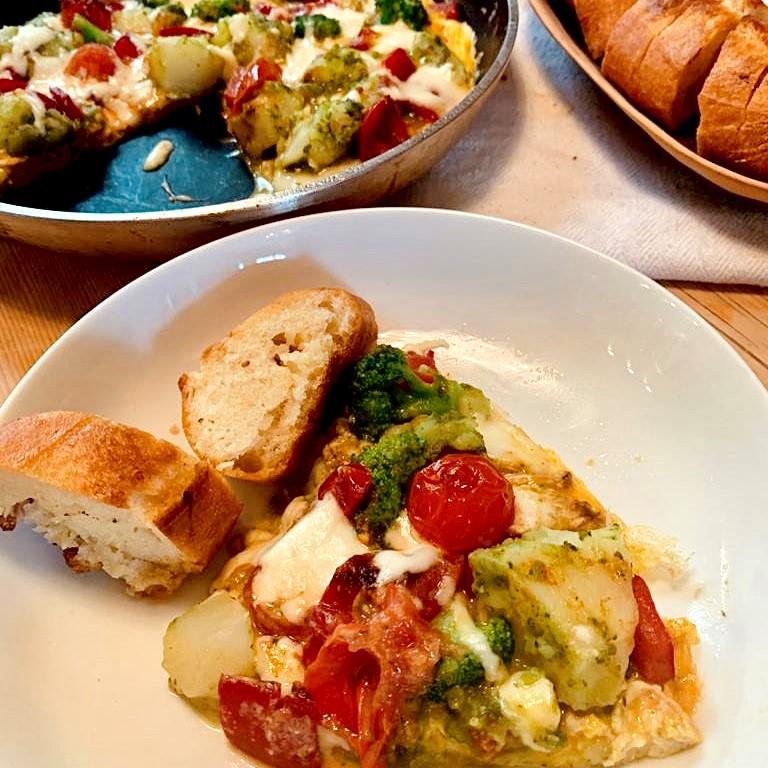 TheSYKitchen's tweet photo. FRITTATA WITH GARLIC BREAD๐
๐ฅฆ๐ณWith lots of veggies! Chef @AllegraMcEvedy included tomatoes & broccoli, and Chef Shaun @ChartwellsCA used extra onion & squash! Don't forget to tag us @TheSYKitchen n to feature on our Fridge of Fame! ๐ธ#CookTogetherEatTogether #FamilyFood https://t.co/FzdNbyvt6h