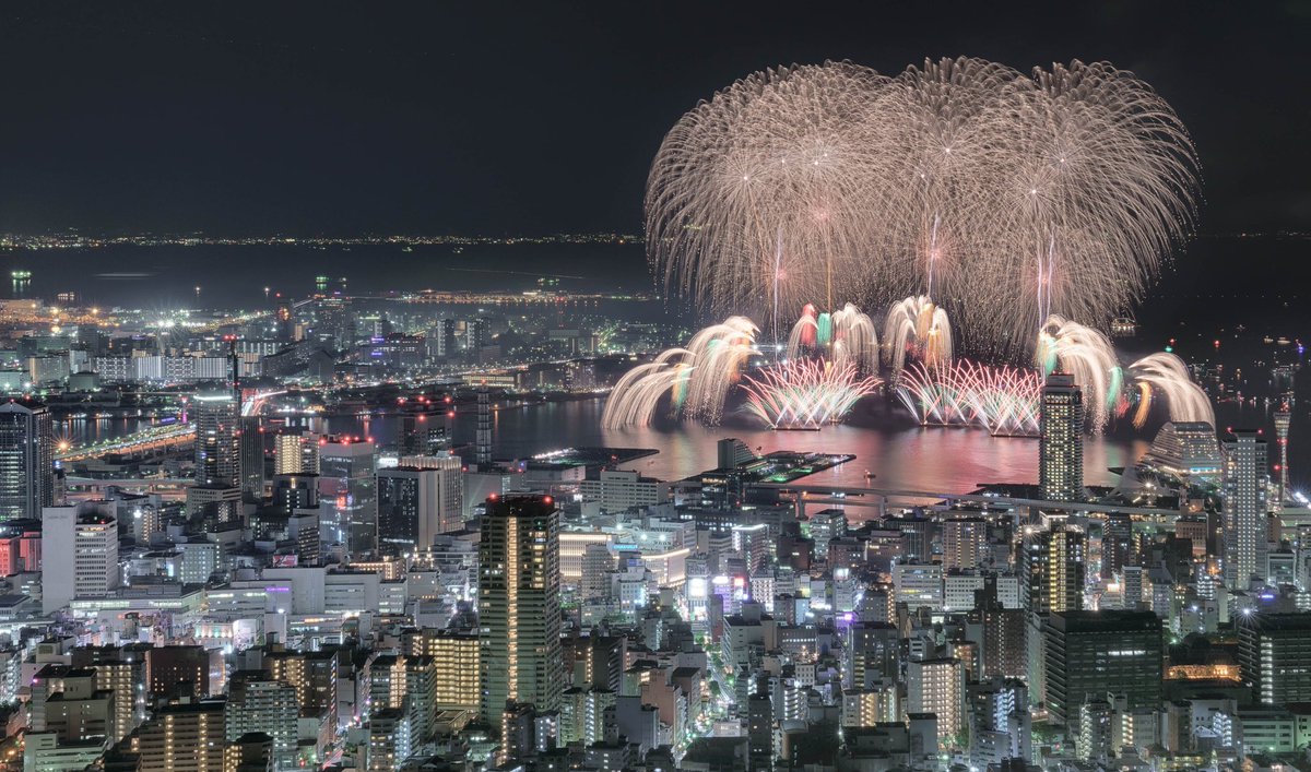 pikapi3104's tweet photo. #ツイッターで花火大会 
今年我慢したら来年はより鮮やかに瞳に映るのだろう。 https://t.co/HPBkIBUUcd