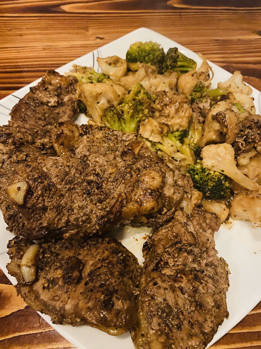 PokmanMV's tweet photo. Made Australian beef ribeye steak with Broccoli &amp; Cauliflower for iftar. #ChefGameStrong https://t.co/wiIUWdMrQ5