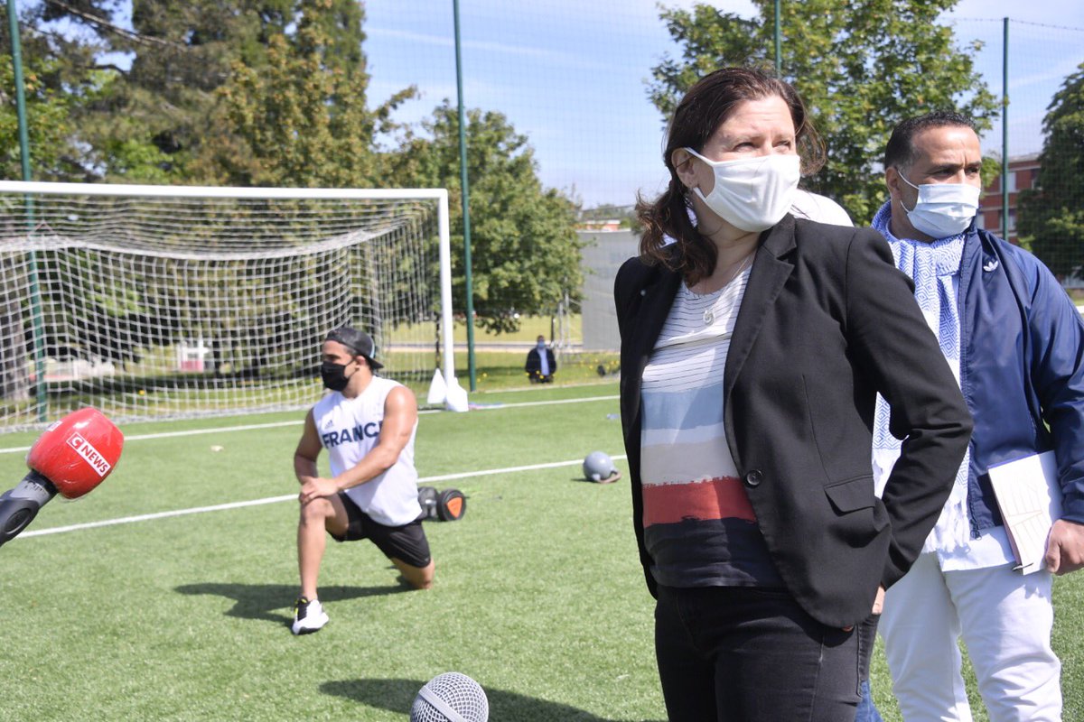 RoxaMaracineanu's tweet photo. J’étais ce matin à l’@INSEP_PARIS pour rendre visite aux athlètes et entraîneurs qui ont repris le chemin de l’entraînement. 
Toutes les mesures sanitaires ont été prises pour garantir la sécurité de chacun. 
Merci aux agents de @Sports_gouv pour leur mobilisation https://t.co/2E1BvvXxDk