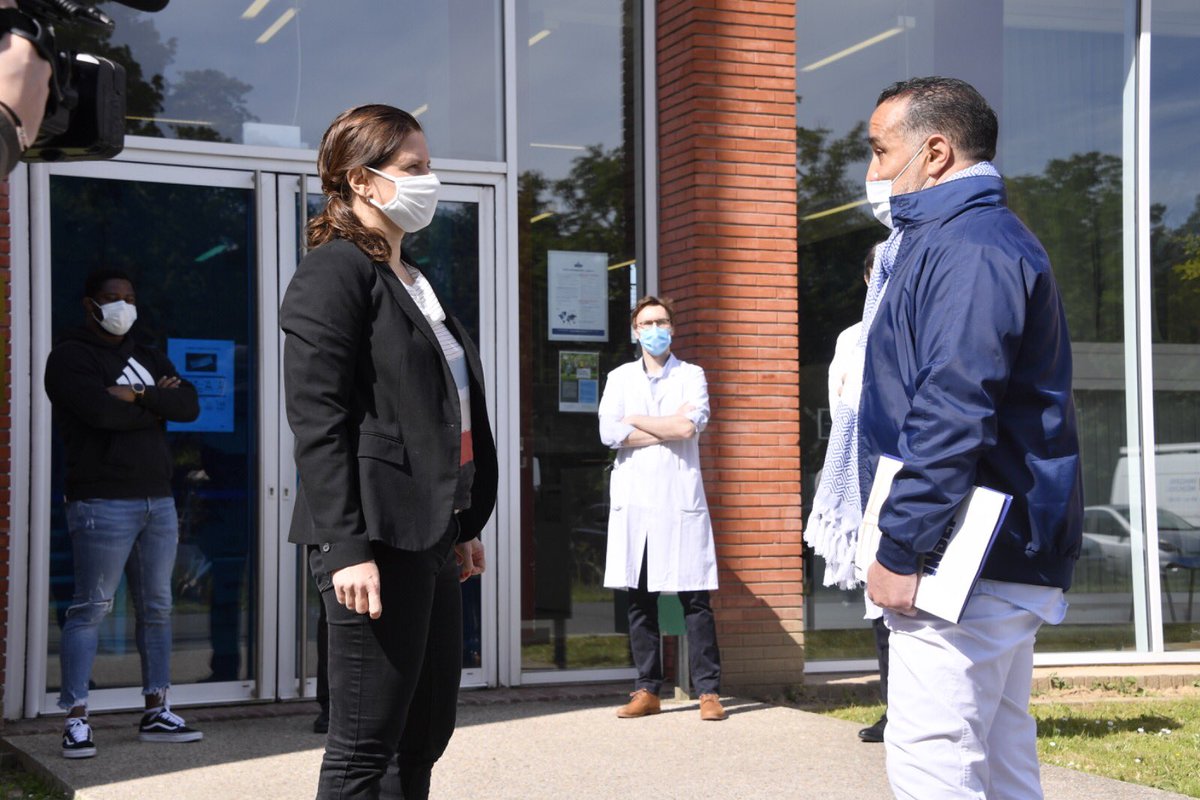 RoxaMaracineanu's tweet photo. J’étais ce matin à l’@INSEP_PARIS pour rendre visite aux athlètes et entraîneurs qui ont repris le chemin de l’entraînement. 
Toutes les mesures sanitaires ont été prises pour garantir la sécurité de chacun. 
Merci aux agents de @Sports_gouv pour leur mobilisation https://t.co/2E1BvvXxDk