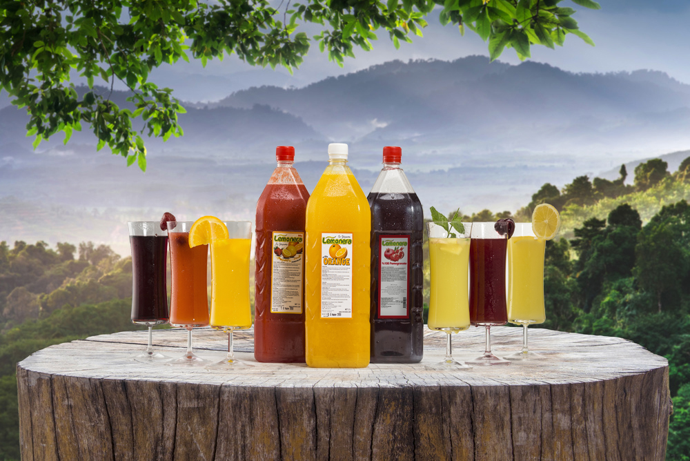 LemoneraOnline's tweet photo. Dalından topladığımız meyveleri el değmeden sıkıyoruz. Meyvelerin suyu alınır alınmaz -40⁰ şoklamayla bakteri üremesinin önüne geçiyor ve meyvelerin tadını olduğu gibi muhafaza ediyoruz böylece ürünlerimizi sağlık ve lezzet olarak zirvedeyken müşterilerimize ulaştırıyoruz. https://t.co/xY7Sg5IbnO