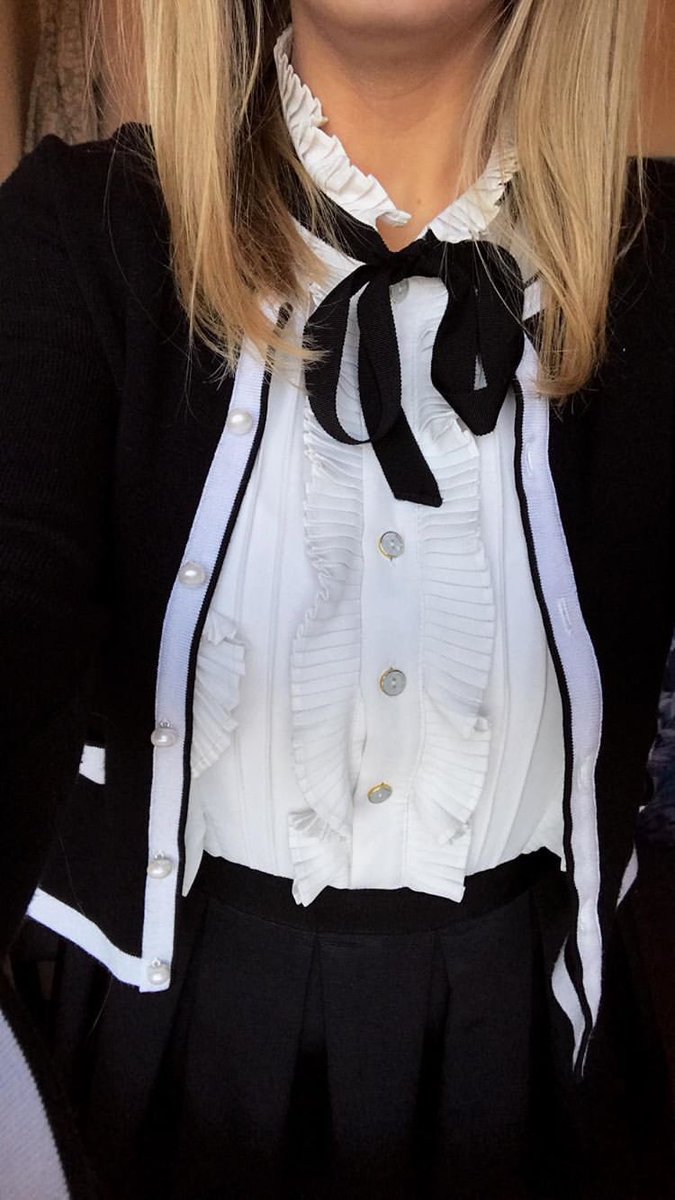 Alls_Stoner's tweet photo. Category is: make up &amp; hair in the work place. Interview by “The Female Struggle is Real” &amp; the fantastic @emjorealdavies 
after receiving astounding interview feedback from a well known high street retailer (screenshot attached &amp; pictures of my outfit &amp; make up/ hair) https://t.co/pcCLtA1vP4