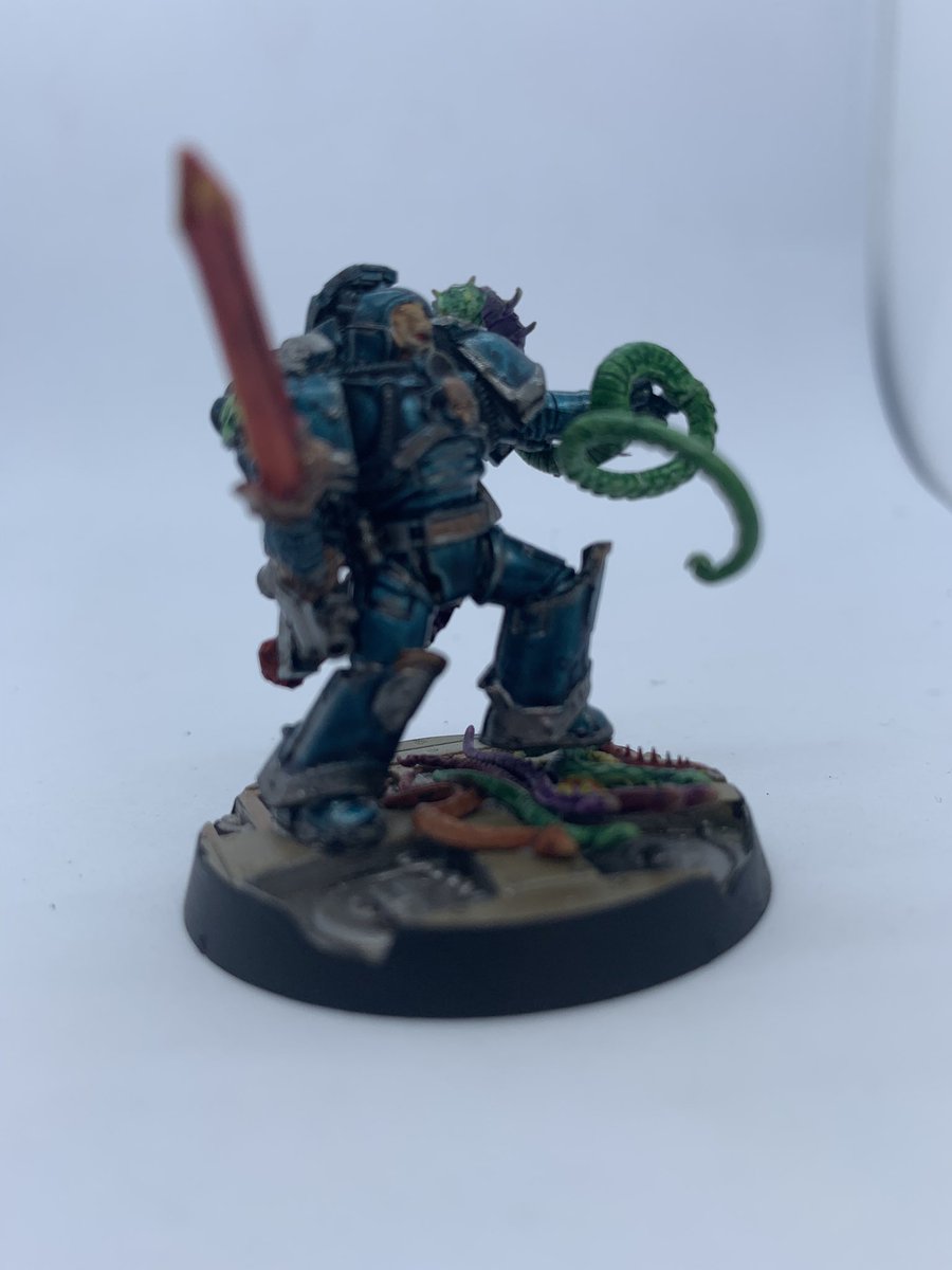 JimBrownFCA's tweet photo. @WarComTeam This Alpha Legion sorceror has been converting some cultists who were worshipping the serpent gods (kitbashed Splintered Fang) so it only  felt right to convert/kitbash him to fit in with the theme https://t.co/TXkh187Jxk