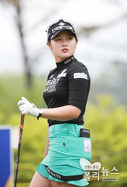 tptgolf's tweet photo. Congratulations to Hyunkyung Park on her victory at the Korean Ladies Professional Golf Championship, a major on the @klpgatour.
This was Park's first #KLPGA victory and the first worldwide victory for the #RedRange. She plays an 18 Hi in her driver. #automaticimprovement https://t.co/pZbrp2kt85