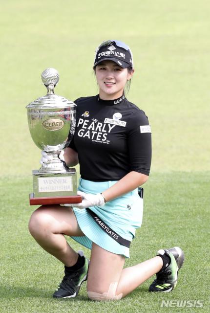 tptgolf's tweet photo. Congratulations to Hyunkyung Park on her victory at the Korean Ladies Professional Golf Championship, a major on the @klpgatour.
This was Park's first #KLPGA victory and the first worldwide victory for the #RedRange. She plays an 18 Hi in her driver. #automaticimprovement https://t.co/pZbrp2kt85