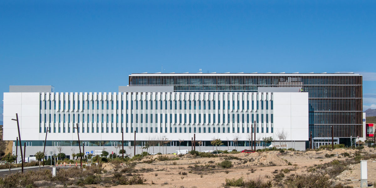 hd_materialsES's tweet photo. ¿#Sabiasque la espectacular fachada de @Cajamar en @pitalmeria es capaz de destruir los agentes orgánicos e inorgánicos que se fijan a su superficie proporcionando al edificio propiedades descontaminantes? Descubre más en https://t.co/TxKwv5bham #iactive #fotocatálisis #LEEDGold https://t.co/SwJR1ckMfI