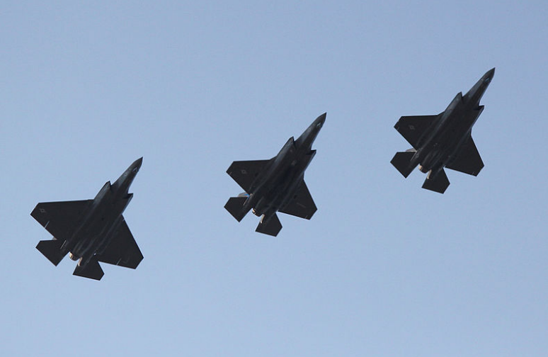 PBIcanada's tweet photo. The world could see a decrease in arms spending due to the drop in the price of oil, pandemic related debt, and the imperative of a Green New Deal. Canada's plan to purchase fighter jets within 2 years is emblematic of this new moment, https://t.co/DeYpG3hLuU #MakingSpaceForPeace https://t.co/jTBUPxU5yv