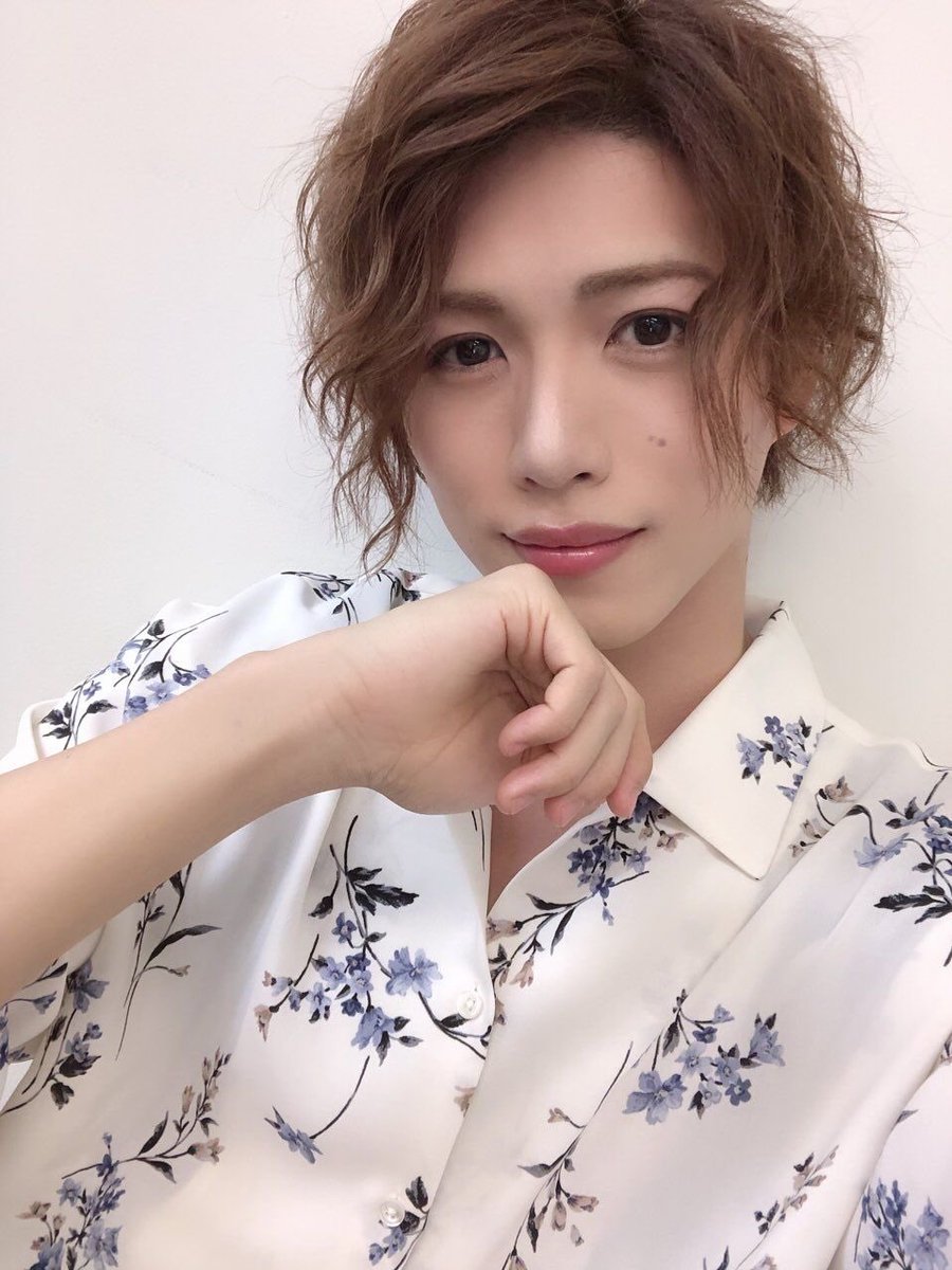 まなか 私的国宝級イケメン 生で観て顔面半端なくイケメンと思った人4名 荒牧慶彦さん 立石俊樹さん 仲田博喜さん 樹理穴dis子さん まっきーと立石くん仲田くんは舞台で拝見 樹理穴さんはコミケでたまたまブースでイケメンすぎて撃ち抜かれた 国宝級