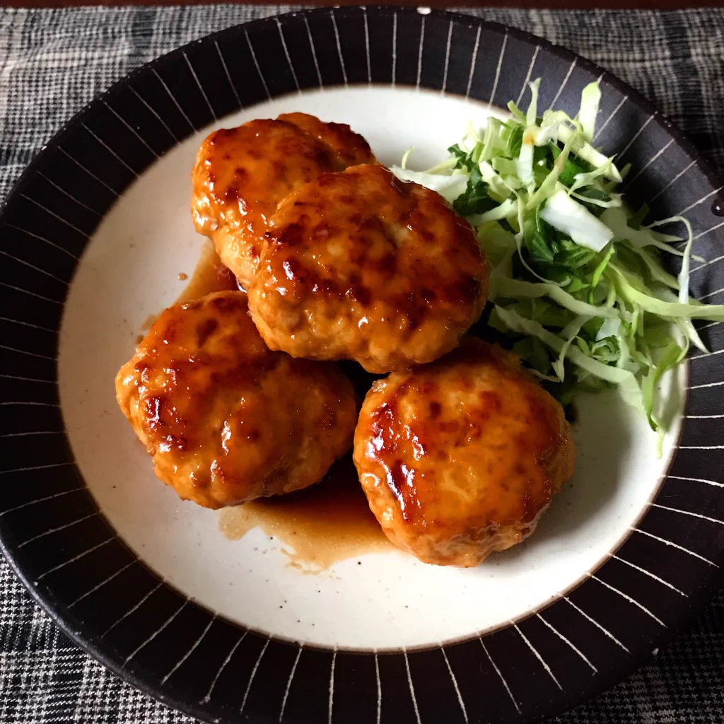 マヨネーズで柔らか&ツヤツヤ。包丁不要の簡単「照り焼きつくね」