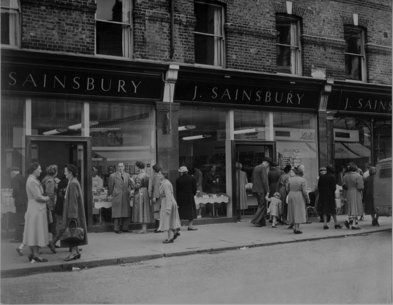 Post war Sainsbury’s in lower Holloway, today the actual location today would be opposite St. Mary Magdalenes church, 18-20 Holloway Rd. This retail store was one of their earliest prior to national high street dominance.