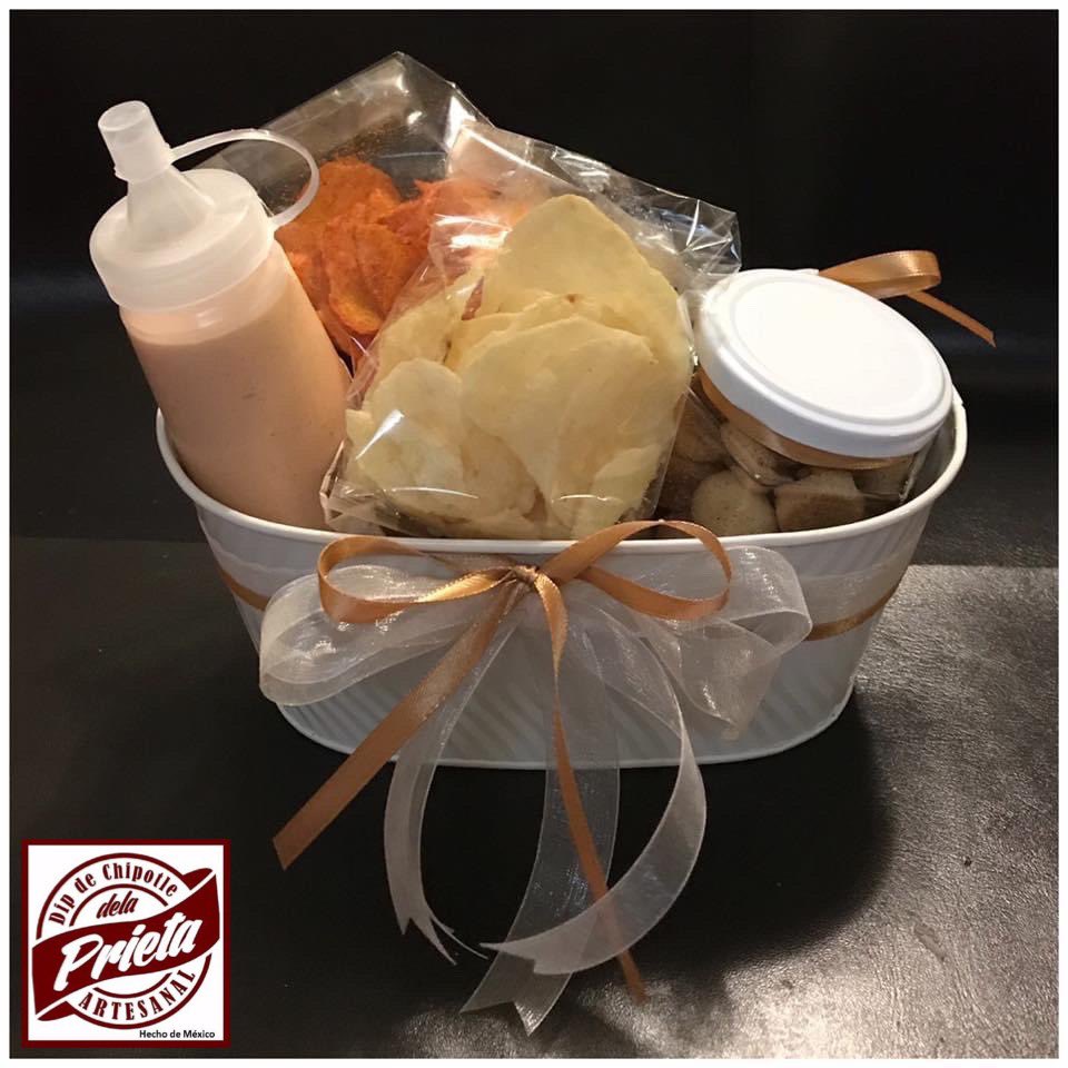 DipdelaPrieta's tweet photo. Para TODA ocasiรณn!! @dipdelaprieta #vacontodo ๐๐ป #dipdechipotle #artesanal #regalos #agradecimientos #bautizos #bodas #primerascomuniones etc... #felizlunes ๐๐ป https://t.co/lfrK8I4oSJ